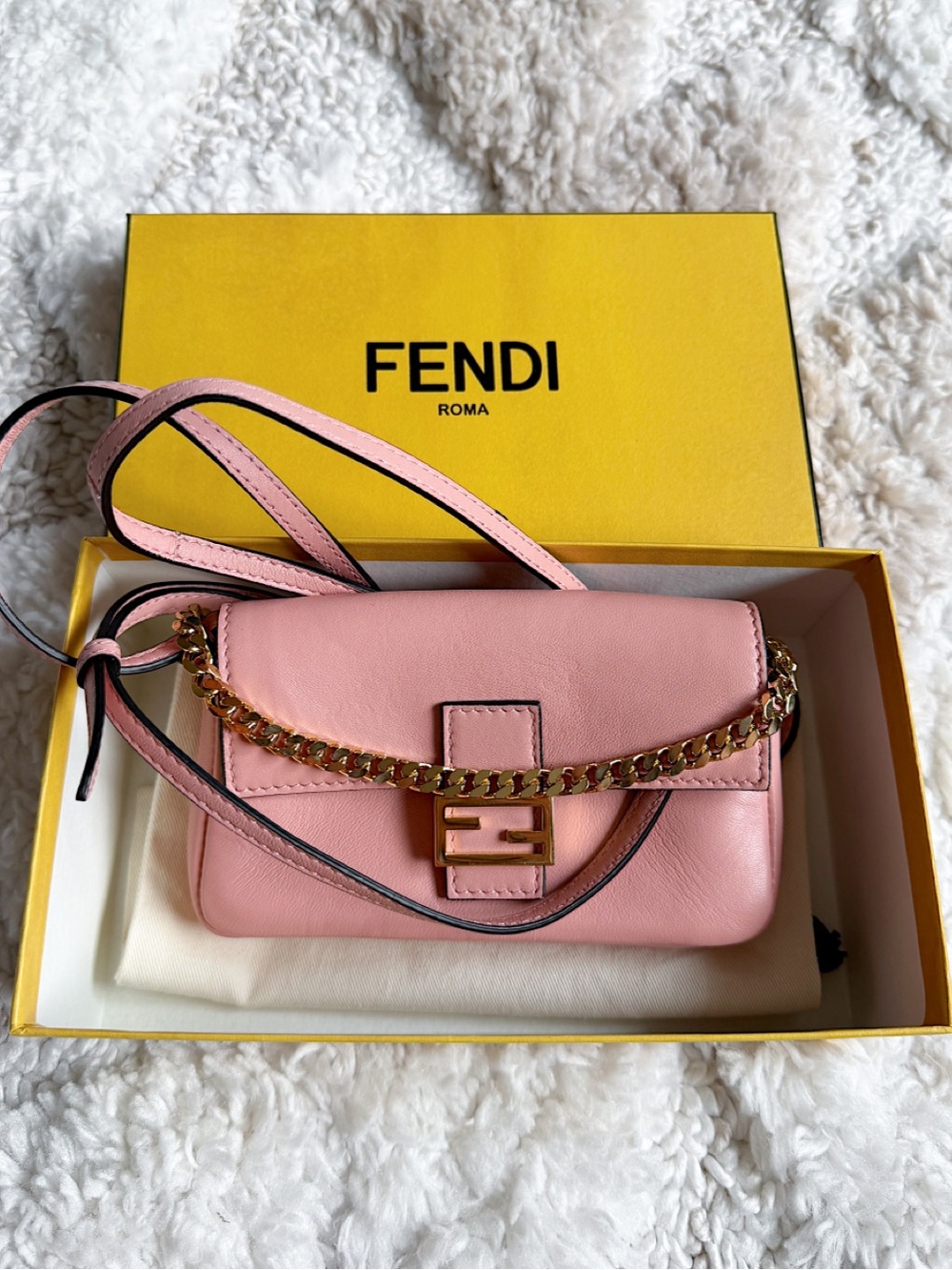FENDI mini baguette FF pink leather logo crossbody bag with chain + box
